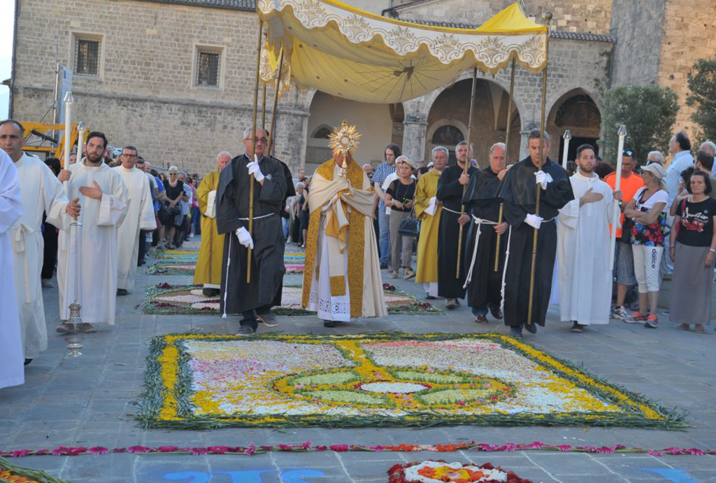 Memoria e trasmutazione festeggiato il Corpus Domini in Cattedrale Memoria e trasmutazione festeggiato il Corpus Domini in Cattedrale