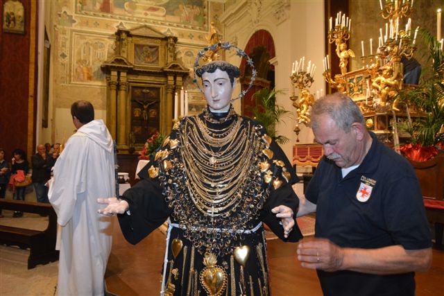 Giugno Antoniano 2013, reposizione della statua del santo. Foto di Massimo Renzi