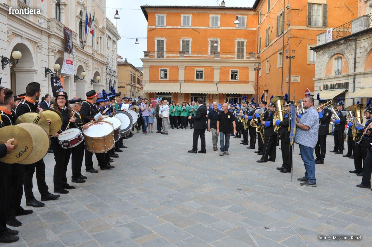 Santa Barbara: raduno bandistico in piazza del Comune