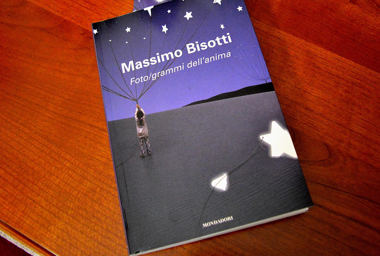 “Books and cocktails”: apericena culturale con il libro «Foto/grammi dell’anima» di Massimo Bisotti